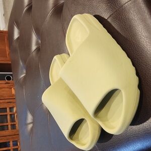 Resin Yeezy Slides mens size 8